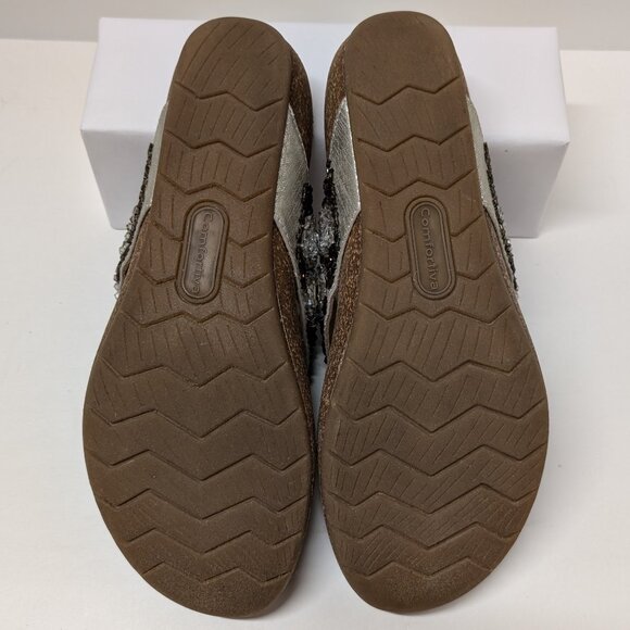 Comfortiva Sade Platform Beaded Sandals - Picture 12 of 14